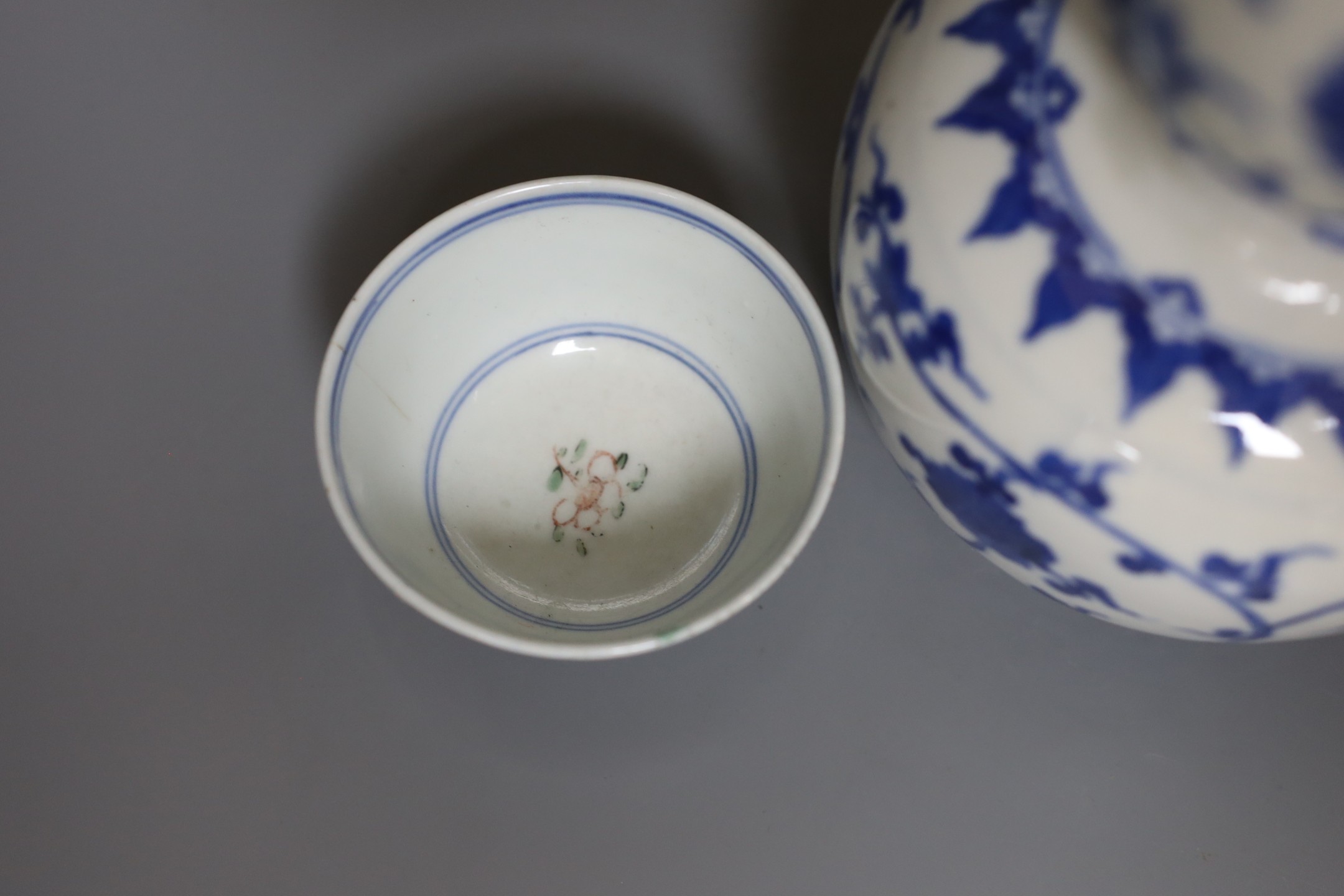 A Chinese blue and white double gourd vase, together with a Chinese famille verte bowl, tallest 25cm